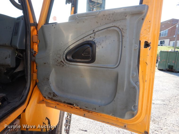 image for item DM1394 2006 International WorkStar 7400  truck cab and chassis