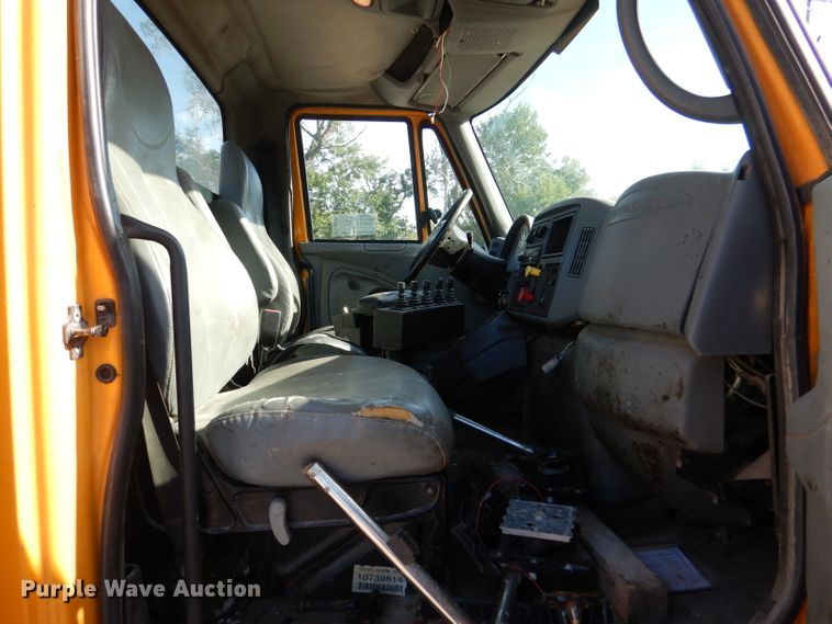 image for item DM1394 2006 International WorkStar 7400  truck cab and chassis