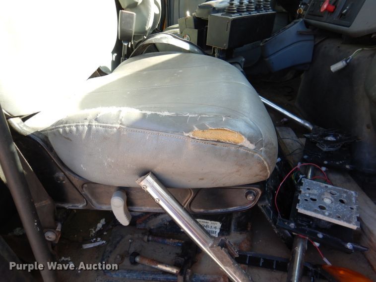 image for item DM1394 2006 International WorkStar 7400  truck cab and chassis