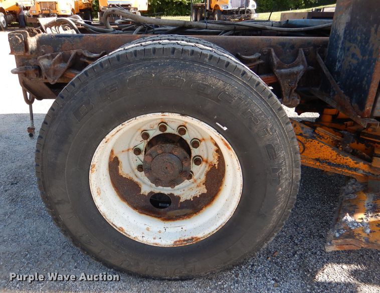 image for item DM1394 2006 International WorkStar 7400  truck cab and chassis