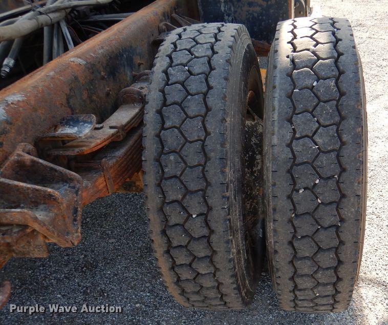 image for item DM1394 2006 International WorkStar 7400  truck cab and chassis