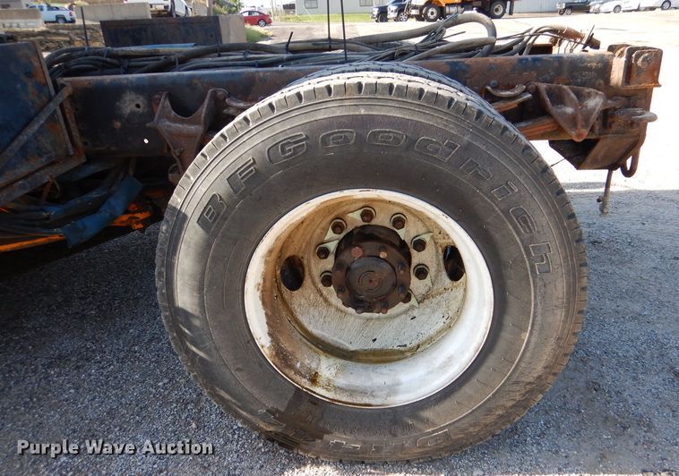 image for item DM1394 2006 International WorkStar 7400  truck cab and chassis