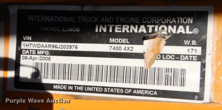 image for item DM1394 2006 International WorkStar 7400  truck cab and chassis