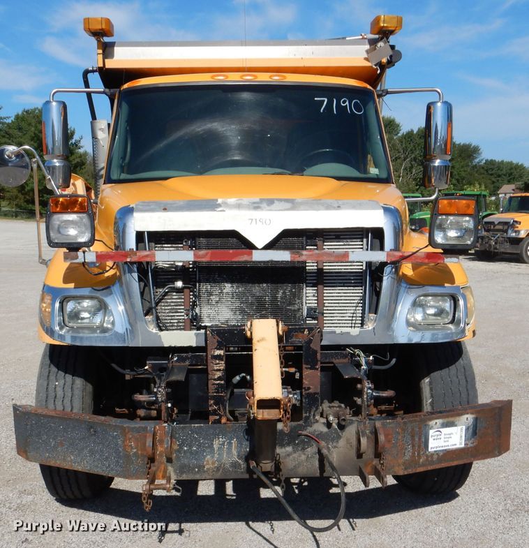 image for item DM1395 2004 International WorkStar 7400  dump truck