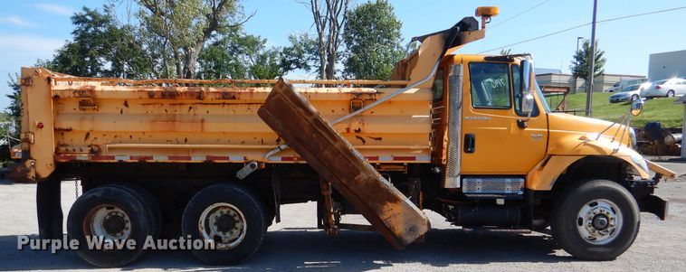 image for item DM1395 2004 International WorkStar 7400  dump truck