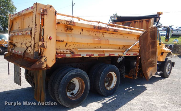 image for item DM1395 2004 International WorkStar 7400  dump truck