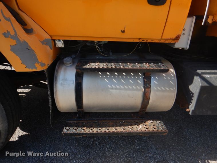 image for item DM1395 2004 International WorkStar 7400  dump truck