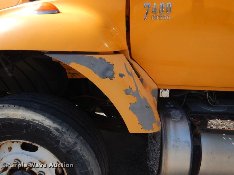 image for item DM1395 2004 International WorkStar 7400  dump truck