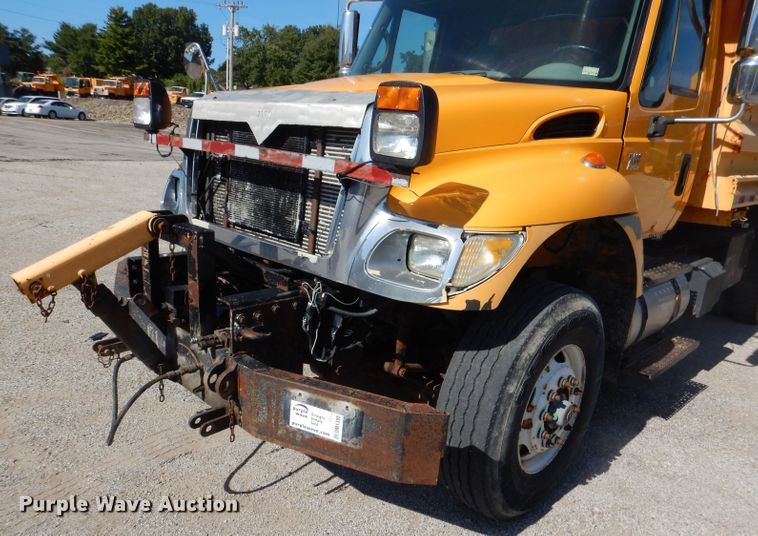 image for item DM1395 2004 International WorkStar 7400  dump truck