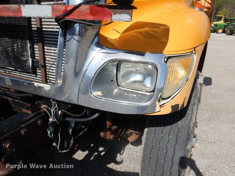 image for item DM1395 2004 International WorkStar 7400  dump truck