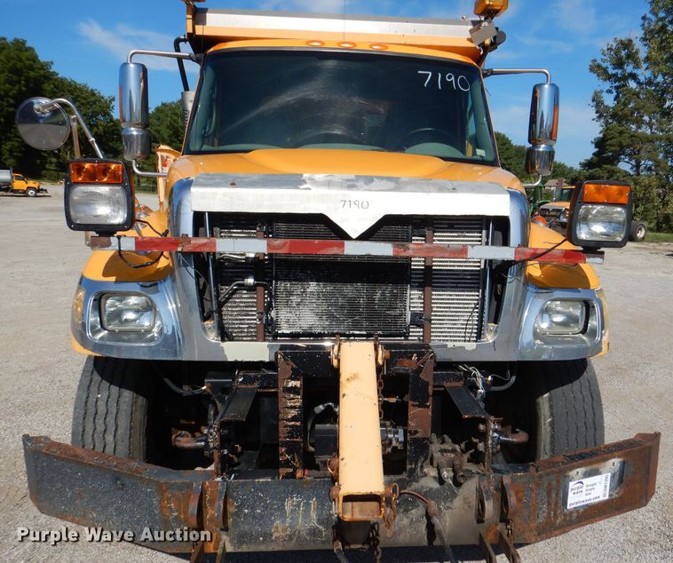 image for item DM1395 2004 International WorkStar 7400  dump truck