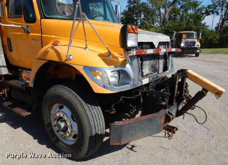 image for item DM1395 2004 International WorkStar 7400  dump truck