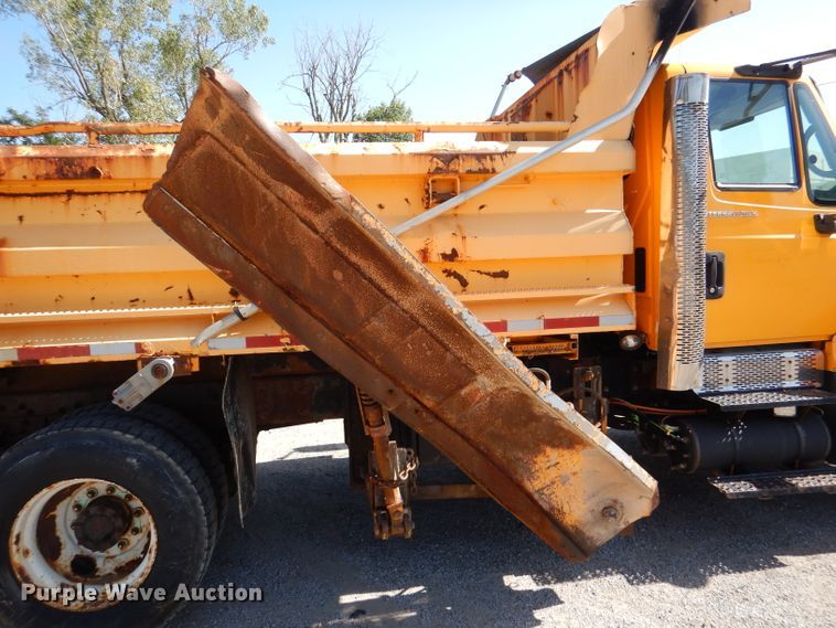 image for item DM1395 2004 International WorkStar 7400  dump truck