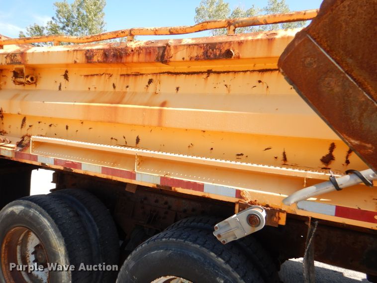 image for item DM1395 2004 International WorkStar 7400  dump truck