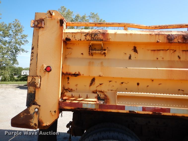 image for item DM1395 2004 International WorkStar 7400  dump truck