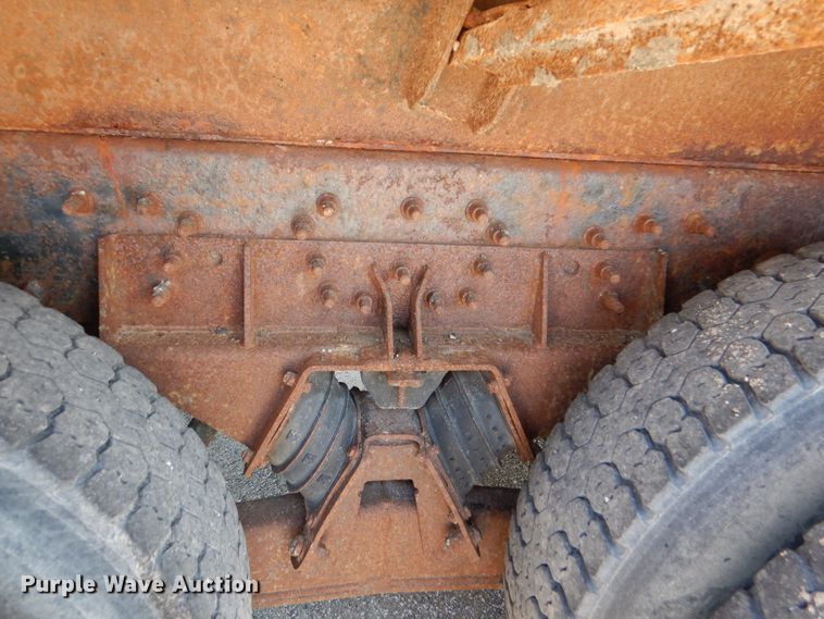 image for item DM1395 2004 International WorkStar 7400  dump truck