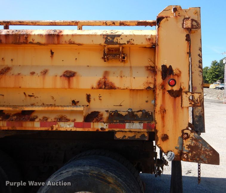 image for item DM1395 2004 International WorkStar 7400  dump truck