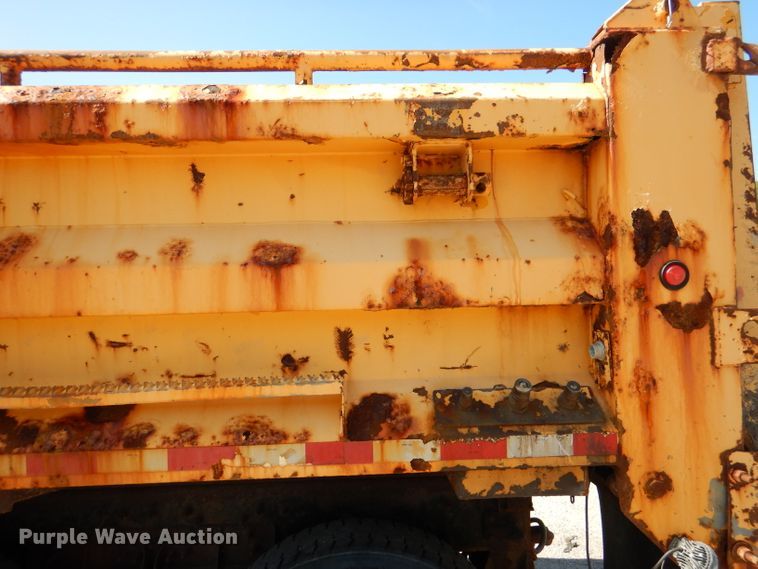 image for item DM1395 2004 International WorkStar 7400  dump truck
