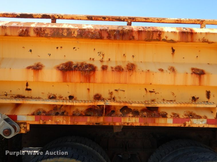 image for item DM1395 2004 International WorkStar 7400  dump truck