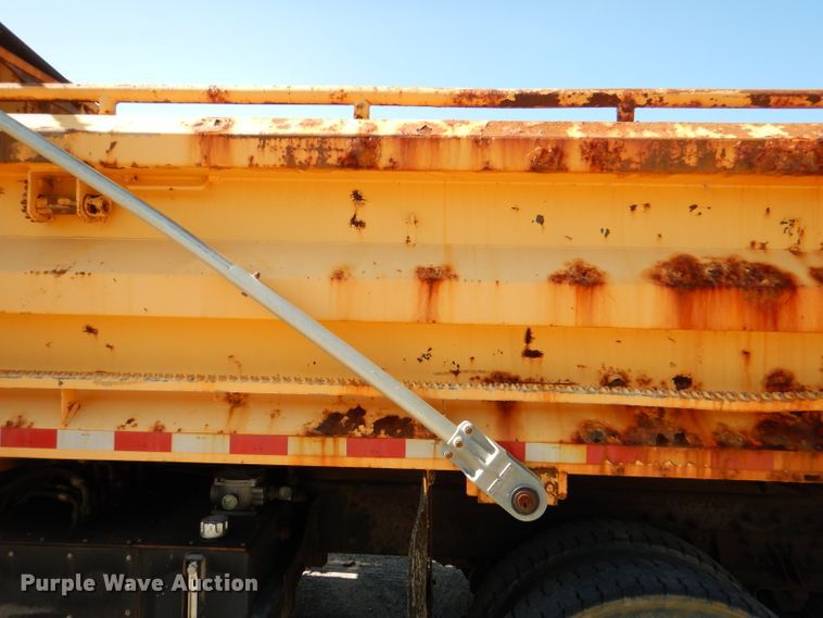 image for item DM1395 2004 International WorkStar 7400  dump truck