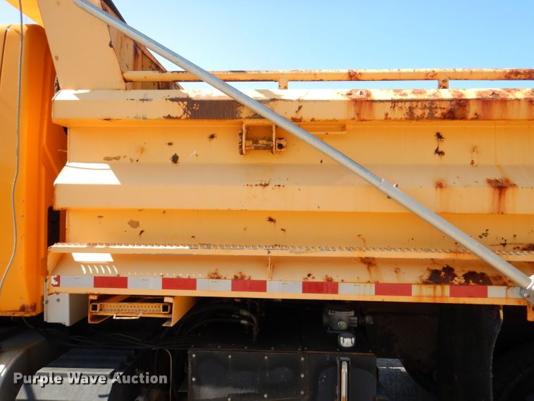 image for item DM1395 2004 International WorkStar 7400  dump truck