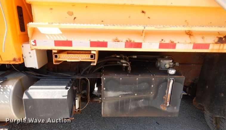 image for item DM1395 2004 International WorkStar 7400  dump truck