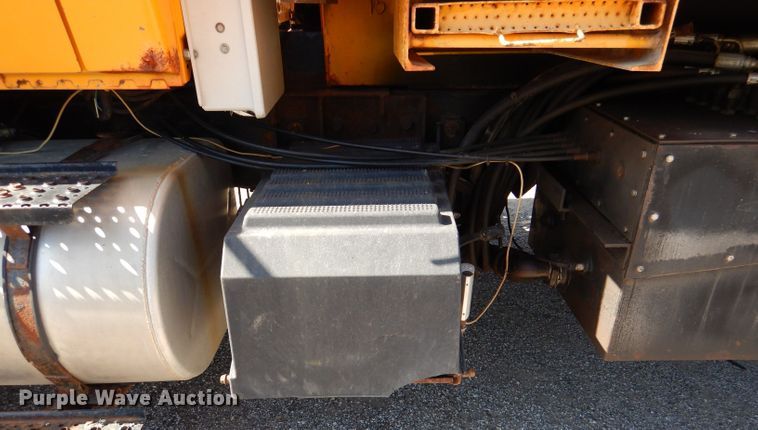 image for item DM1395 2004 International WorkStar 7400  dump truck