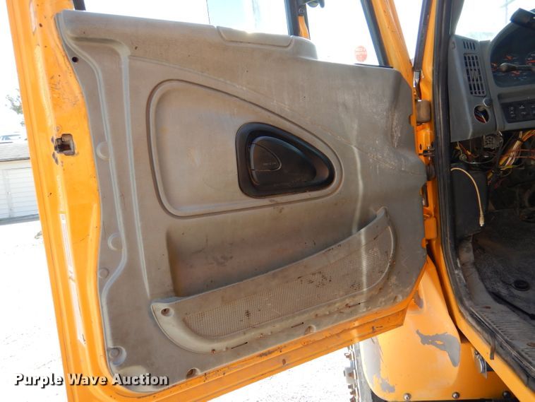 image for item DM1395 2004 International WorkStar 7400  dump truck