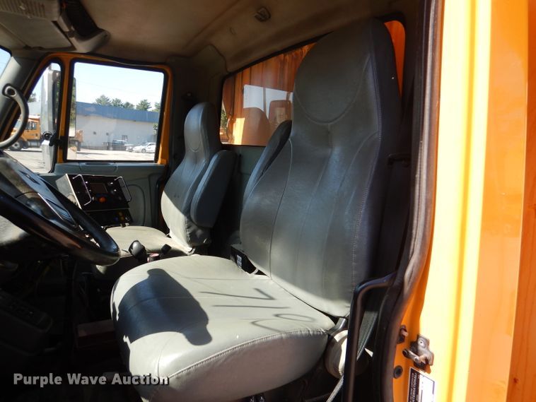 image for item DM1395 2004 International WorkStar 7400  dump truck