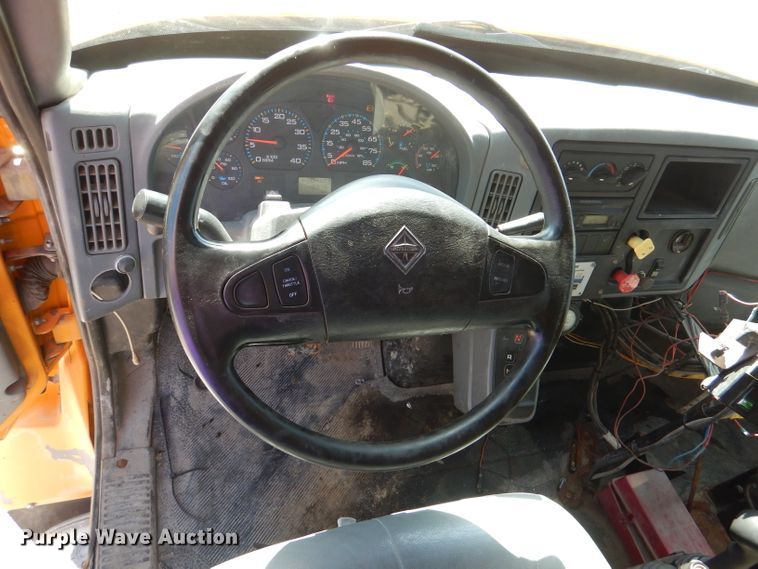 image for item DM1395 2004 International WorkStar 7400  dump truck