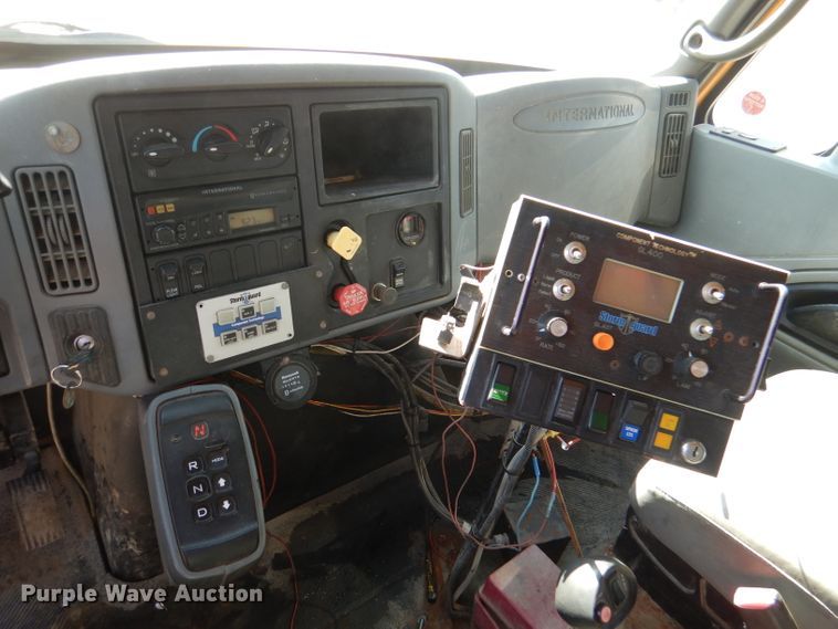 image for item DM1395 2004 International WorkStar 7400  dump truck