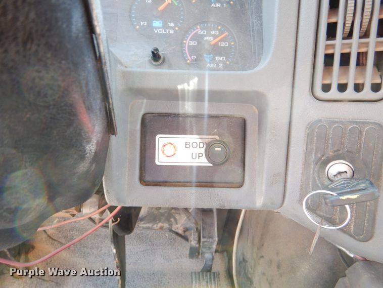 image for item DM1395 2004 International WorkStar 7400  dump truck