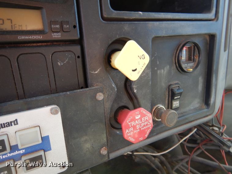 image for item DM1395 2004 International WorkStar 7400  dump truck