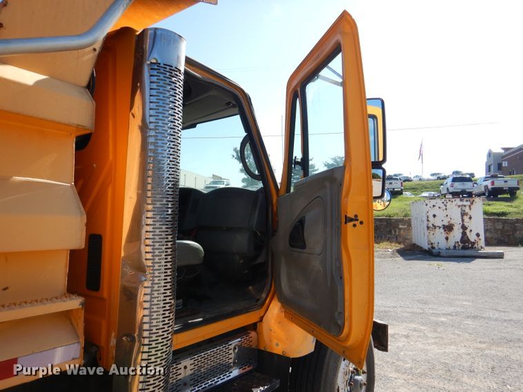 image for item DM1395 2004 International WorkStar 7400  dump truck