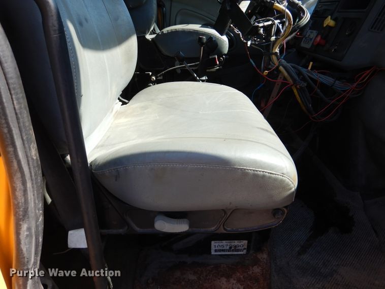 image for item DM1395 2004 International WorkStar 7400  dump truck