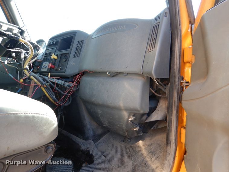 image for item DM1395 2004 International WorkStar 7400  dump truck