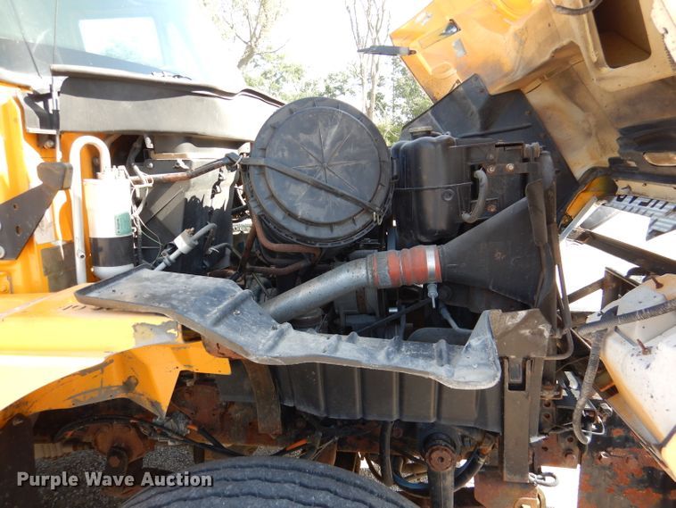 image for item DM1395 2004 International WorkStar 7400  dump truck