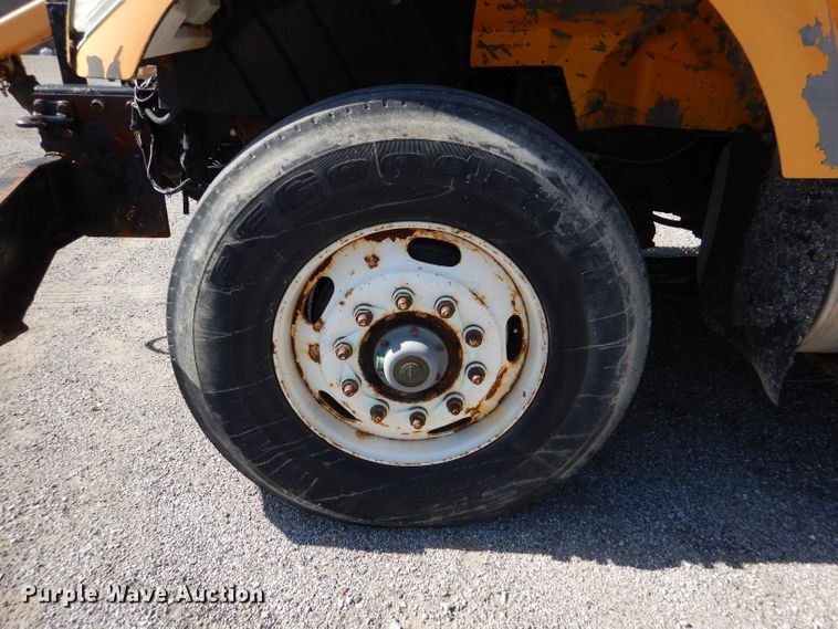 image for item DM1395 2004 International WorkStar 7400  dump truck