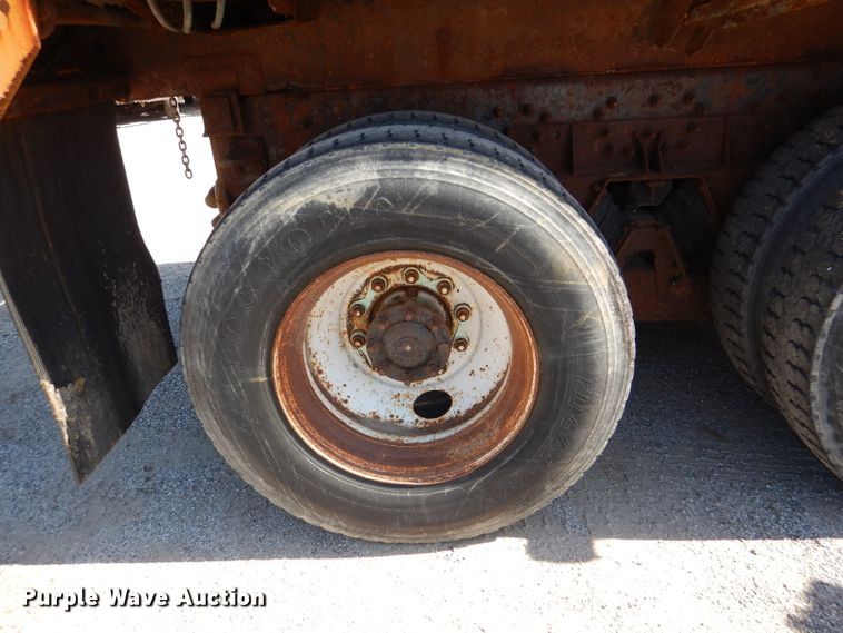 image for item DM1395 2004 International WorkStar 7400  dump truck