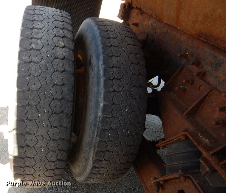 image for item DM1395 2004 International WorkStar 7400  dump truck