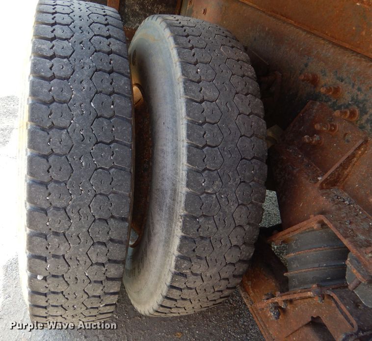 image for item DM1395 2004 International WorkStar 7400  dump truck