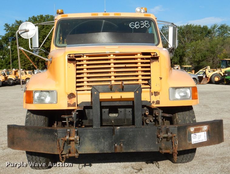 image for item DM1396 2002 International 4900  Crew Cab dump truck