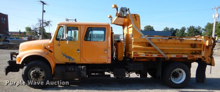 image for item DM1396 2002 International 4900  Crew Cab dump truck