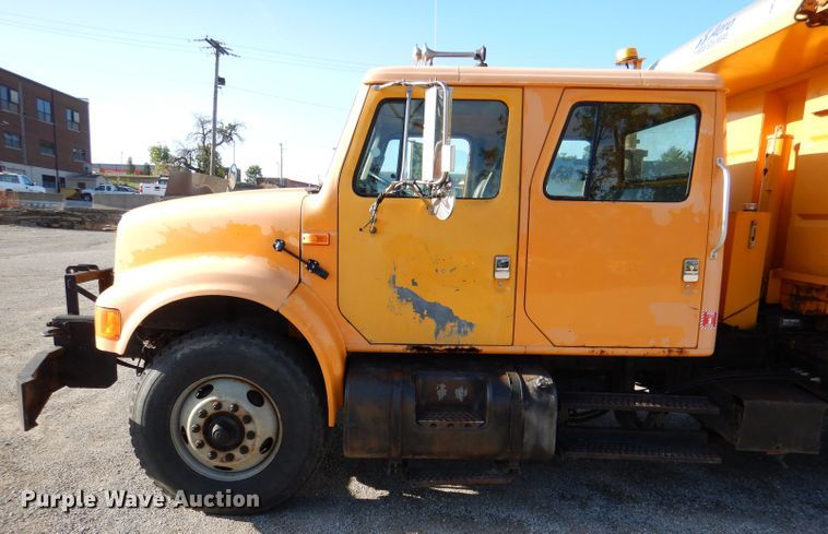 image for item DM1396 2002 International 4900  Crew Cab dump truck