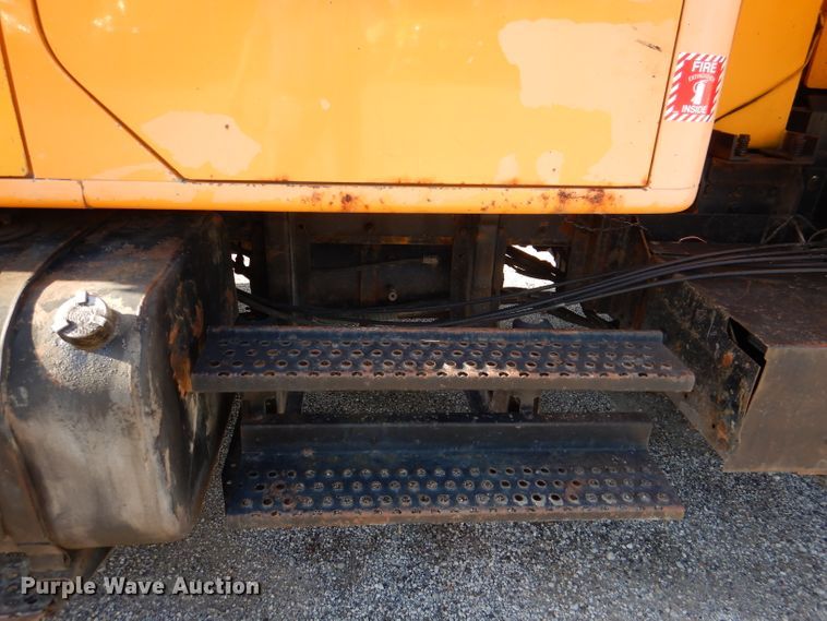 image for item DM1396 2002 International 4900  Crew Cab dump truck