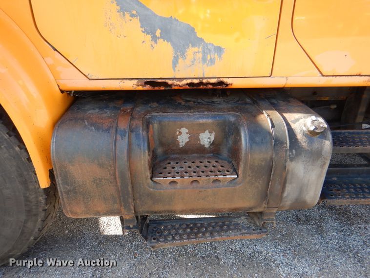 image for item DM1396 2002 International 4900  Crew Cab dump truck