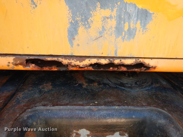 image for item DM1396 2002 International 4900  Crew Cab dump truck