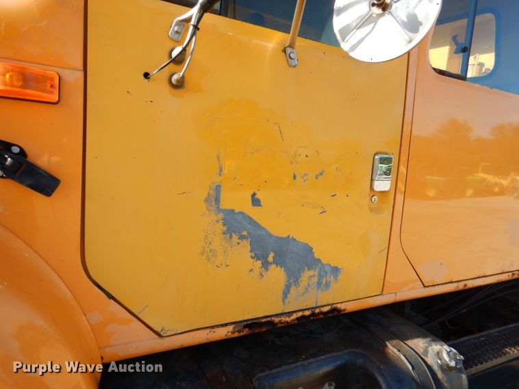 image for item DM1396 2002 International 4900  Crew Cab dump truck