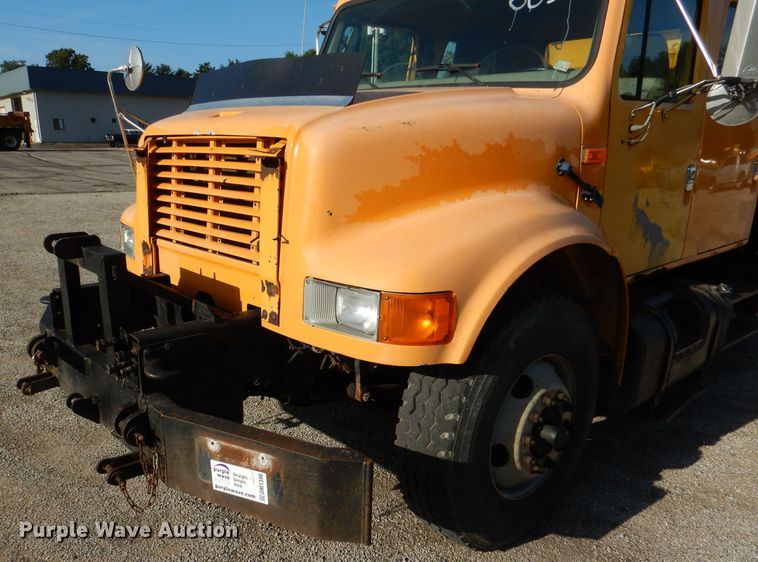 image for item DM1396 2002 International 4900  Crew Cab dump truck