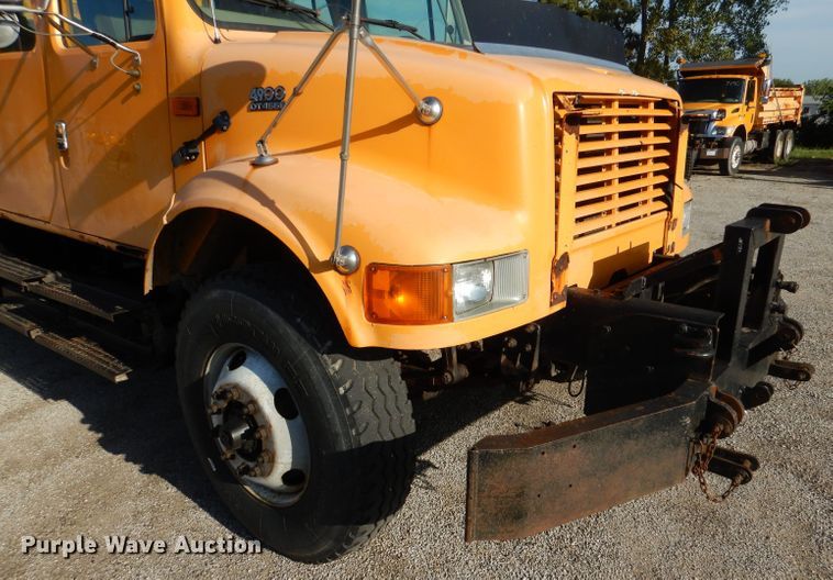 image for item DM1396 2002 International 4900  Crew Cab dump truck